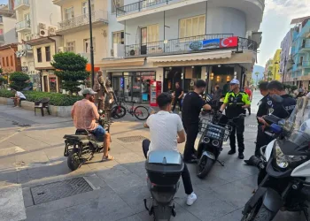 Pendik’te kaçak tütün operasyonu: 440 kilogram tütün ve 328 bin 200 makaron ele geçirildi
