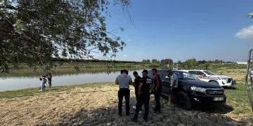 Pendik’te kaçak tütün operasyonu: 440 kilogram tütün ve 328 bin 200 makaron ele geçirildi