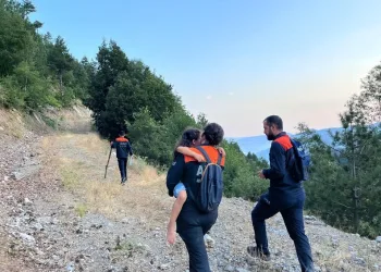 Pendik’te kaçak tütün operasyonu: 440 kilogram tütün ve 328 bin 200 makaron ele geçirildi