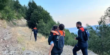 Pendik’te kaçak tütün operasyonu: 440 kilogram tütün ve 328 bin 200 makaron ele geçirildi