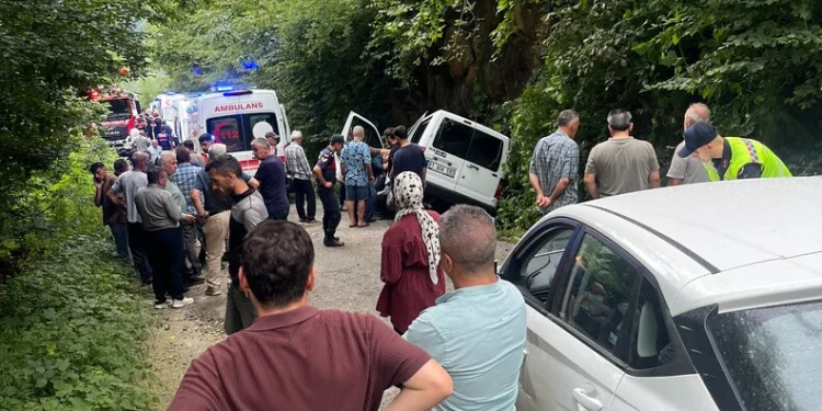 Pendik’te kaçak tütün operasyonu: 440 kilogram tütün ve 328 bin 200 makaron ele geçirildi