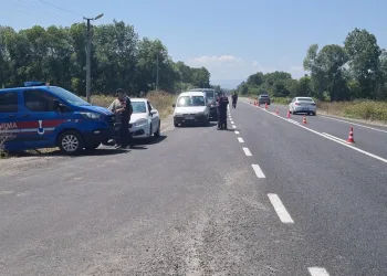 Pendik’te kaçak tütün operasyonu: 440 kilogram tütün ve 328 bin 200 makaron ele geçirildi