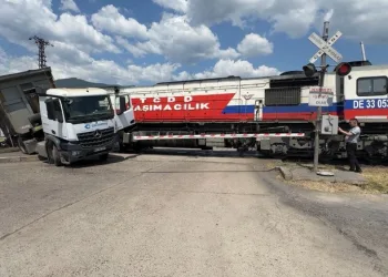 Pendik’te kaçak tütün operasyonu: 440 kilogram tütün ve 328 bin 200 makaron ele geçirildi