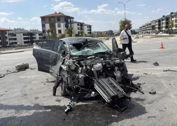Pendik’te kaçak tütün operasyonu: 440 kilogram tütün ve 328 bin 200 makaron ele geçirildi