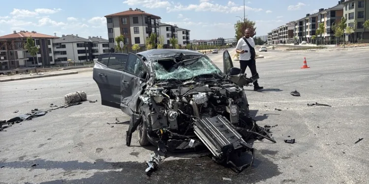 Pendik’te kaçak tütün operasyonu: 440 kilogram tütün ve 328 bin 200 makaron ele geçirildi