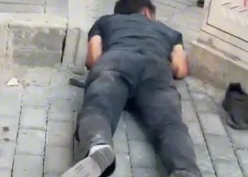 Yolcu otobüsünün çarptığı otomobilin sürüklendiği anlar araç kamerasına yansıdı