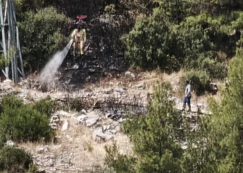 Yolcu otobüsünün çarptığı otomobilin sürüklendiği anlar araç kamerasına yansıdı