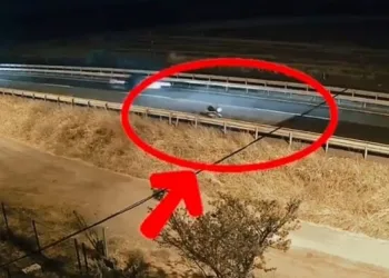 Yolcu otobüsünün çarptığı otomobilin sürüklendiği anlar araç kamerasına yansıdı