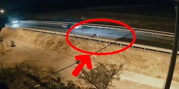 Yolcu otobüsünün çarptığı otomobilin sürüklendiği anlar araç kamerasına yansıdı
