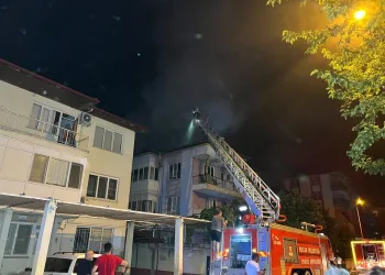 Yolcu otobüsünün çarptığı otomobilin sürüklendiği anlar araç kamerasına yansıdı