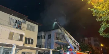 Yolcu otobüsünün çarptığı otomobilin sürüklendiği anlar araç kamerasına yansıdı