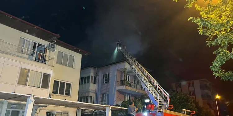 Yolcu otobüsünün çarptığı otomobilin sürüklendiği anlar araç kamerasına yansıdı