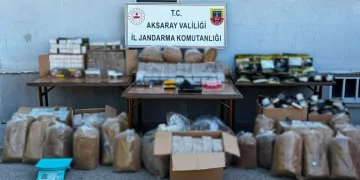 Yolcu otobüsünün çarptığı otomobilin sürüklendiği anlar araç kamerasına yansıdı