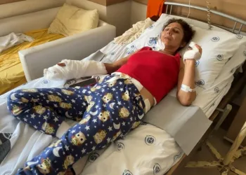 Yolcu otobüsünün çarptığı otomobilin sürüklendiği anlar araç kamerasına yansıdı