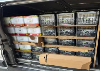Yolcu otobüsünün çarptığı otomobilin sürüklendiği anlar araç kamerasına yansıdı