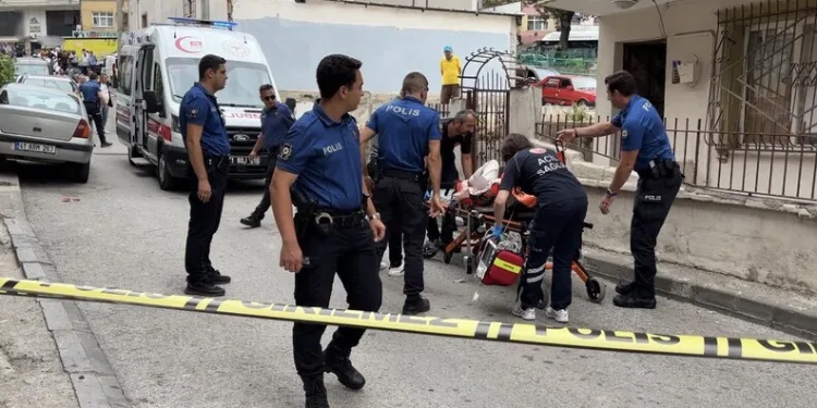 Yolcu otobüsünün çarptığı otomobilin sürüklendiği anlar araç kamerasına yansıdı