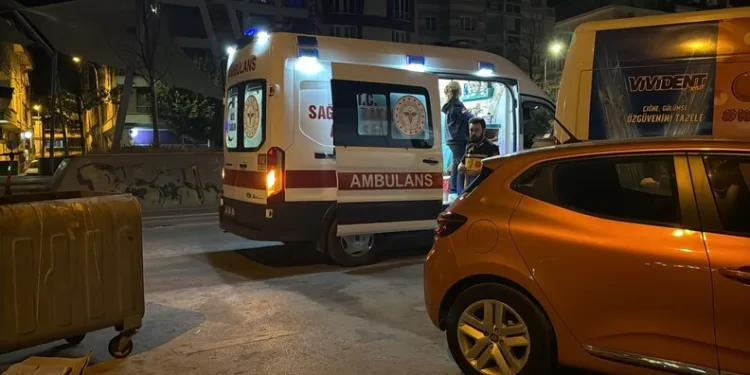 Kiraladığı scooterdan düşüp sızan alkollü kadın hastaneye kaldırıldı
