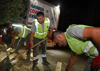Kiraladığı scooterdan düşüp sızan alkollü kadın hastaneye kaldırıldı