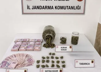 Kiraladığı scooterdan düşüp sızan alkollü kadın hastaneye kaldırıldı
