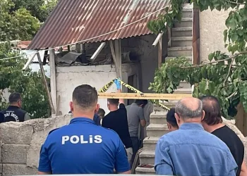 Muhtarın erken müdahalesi yangının büyümesini önledi