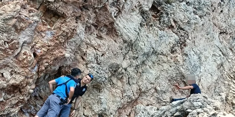 Muhtarın erken müdahalesi yangının büyümesini önledi