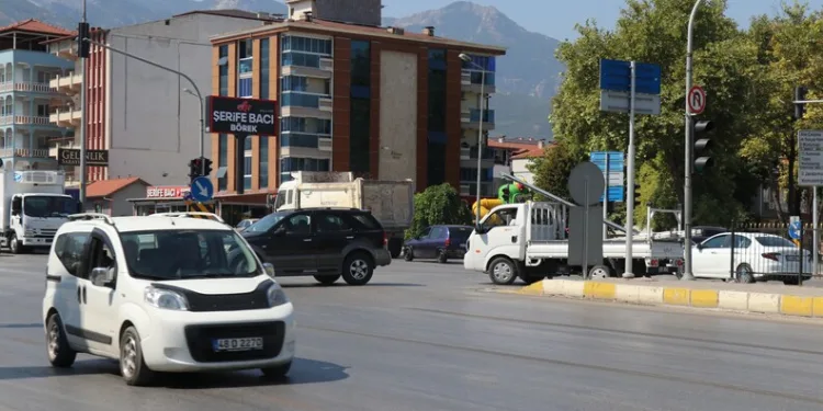 Muhtarın erken müdahalesi yangının büyümesini önledi