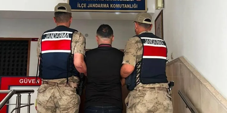 Muhtarın erken müdahalesi yangının büyümesini önledi