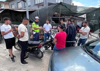 Muhtarın erken müdahalesi yangının büyümesini önledi