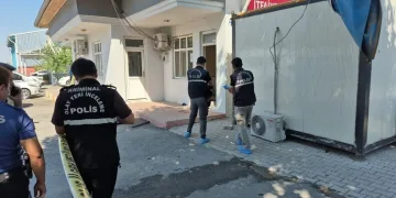 Muhtarın erken müdahalesi yangının büyümesini önledi