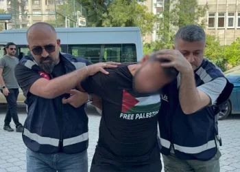 Muhtarın erken müdahalesi yangının büyümesini önledi
