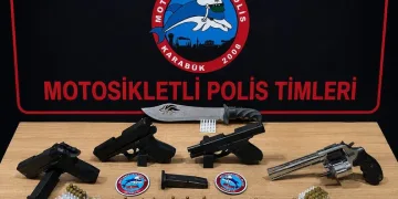 Yolcu otobüsü bariyere çarptı: 5 yaralı