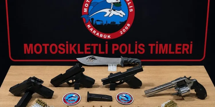 Yolcu otobüsü bariyere çarptı: 5 yaralı