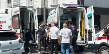 Yolcu otobüsü bariyere çarptı: 5 yaralı