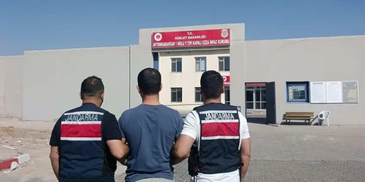 Yolcu otobüsü bariyere çarptı: 5 yaralı