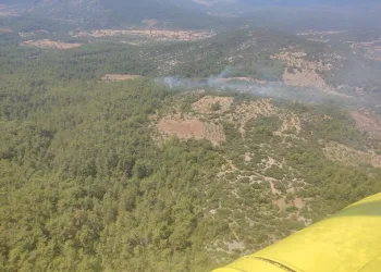Yolcu otobüsü bariyere çarptı: 5 yaralı
