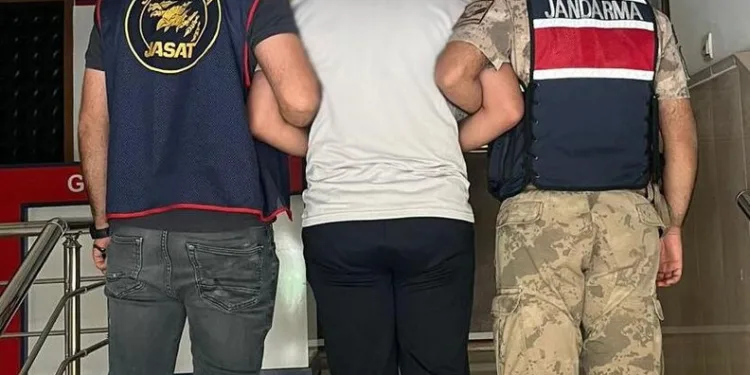 Yolcu otobüsü bariyere çarptı: 5 yaralı