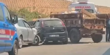 Bahşiş almak için hem kendi canlarını hem de trafiği tehlikeye attılar