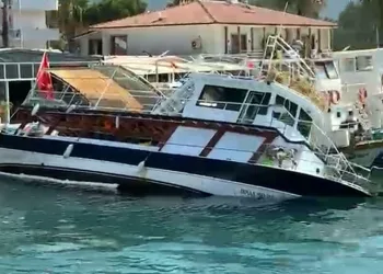 Bahşiş almak için hem kendi canlarını hem de trafiği tehlikeye attılar