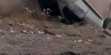 Park halindeyken yanan otomobil kullanılmaz hale geldi