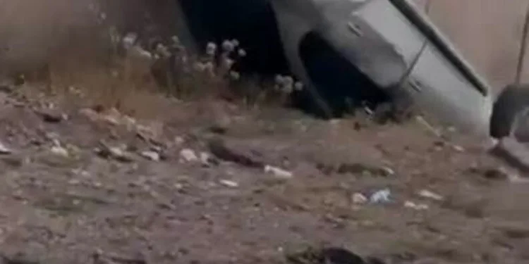 Park halindeyken yanan otomobil kullanılmaz hale geldi