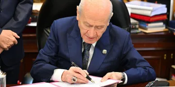 Bahçeli’nin “Terörsüz Türkiye” için attığı imzaya vurgu