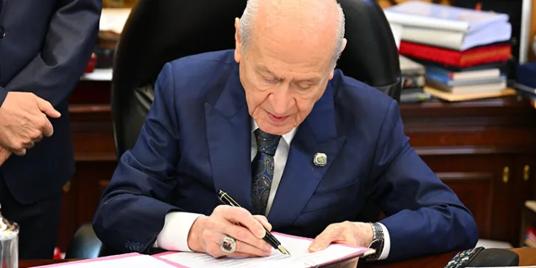 Bahçeli’nin “Terörsüz Türkiye” için attığı imzaya vurgu
