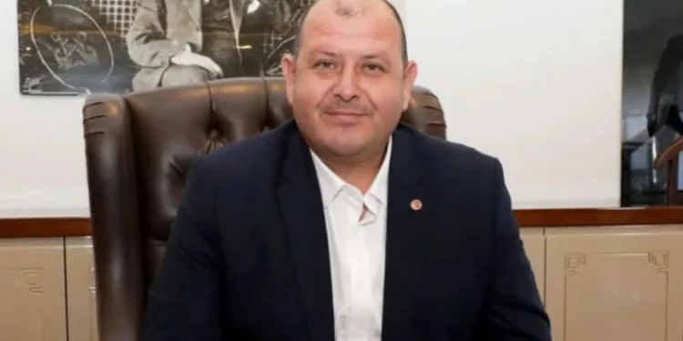 Menderes Belediye Başkanı İlkay Çiçek CHP’den istifa etti
