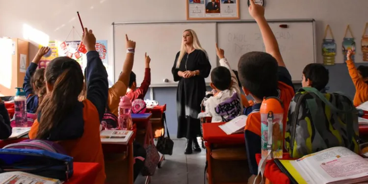 Kamuda çalışan ebeveynlere uyum eğitimi izni