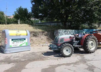 Gelin ile damat sahneye vinçle indi