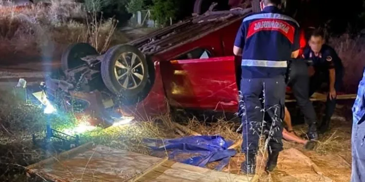 İnegöl’de otomobil şarampole yuvarlandı: 3 yaralı
