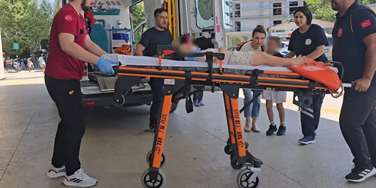 Otomobil motosikletle çarpıştı: 2’si çocuk 3 yaralı