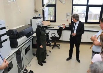 BUÜ’nün laboratuvarları tam kapasite ile sektörün hizmetinde