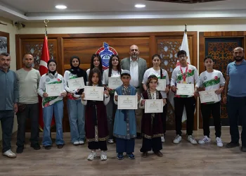 Orhangazi’nin Şampiyon Okçularına Başkan Aydın’dan Başarı Belgesi