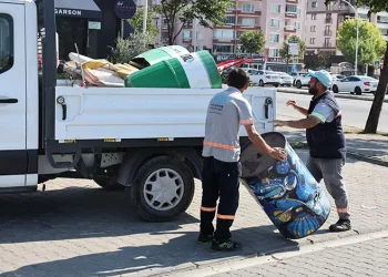 Nilüfer’de kaldırımlar temizlendi